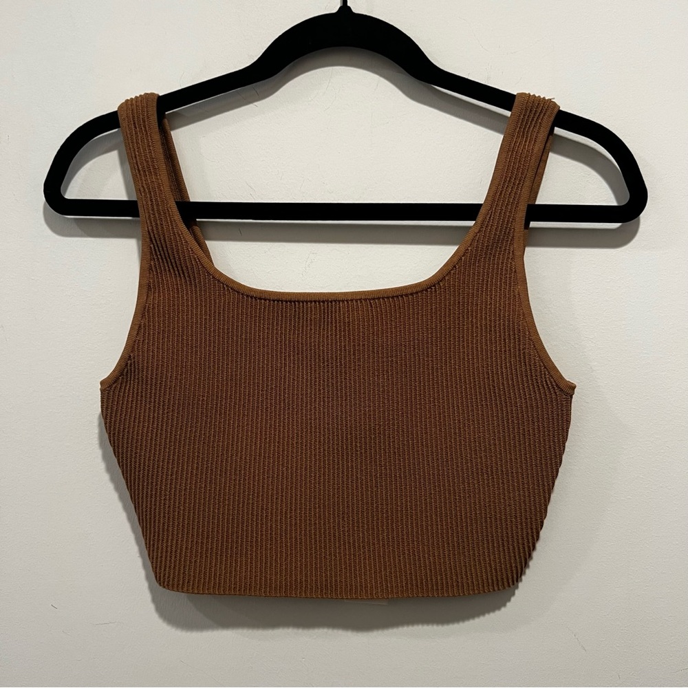 Aritzia Babaton contour crop tank